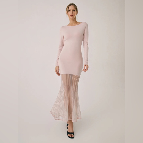 Commense Dresses & Skirts - Soft pink lace hem mermaid midi Commense long sleeve sweater dress size Medium